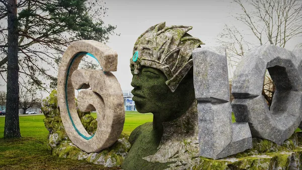 The crowned stone head beside the Gustavsvik G ring