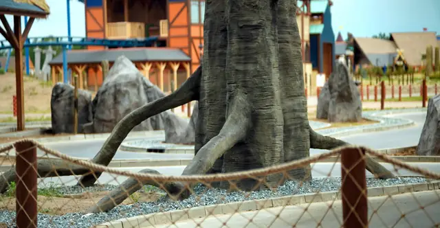 Árboles artificiales y formas orgánicas