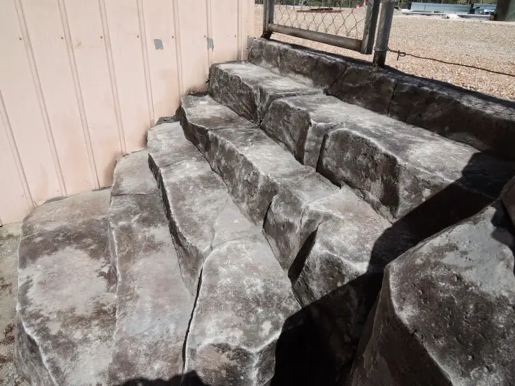 Steps cast as rough rock blocks