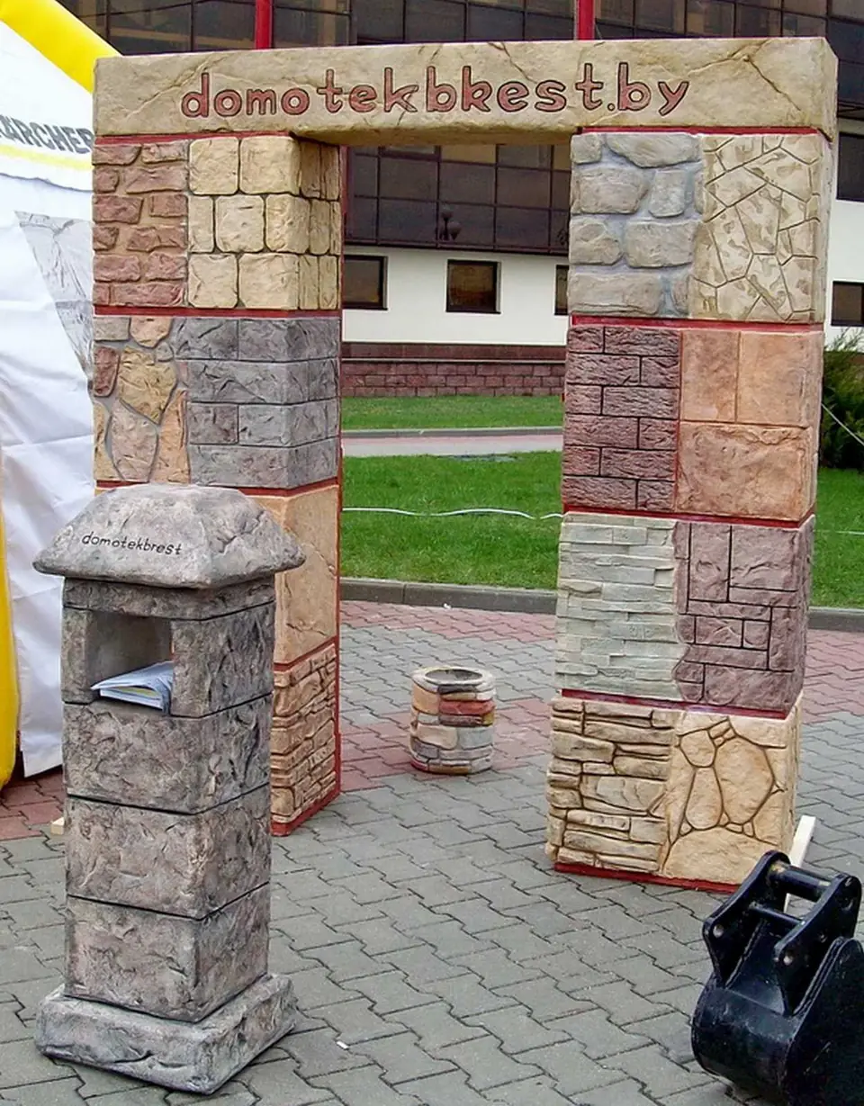 An outdoor stand: a stone gateway with a pillar and a letterbox-style post