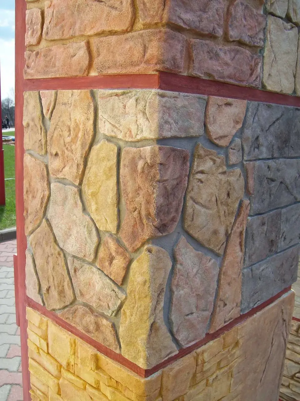 Pillar corner in rough ashlar and flagstone textures