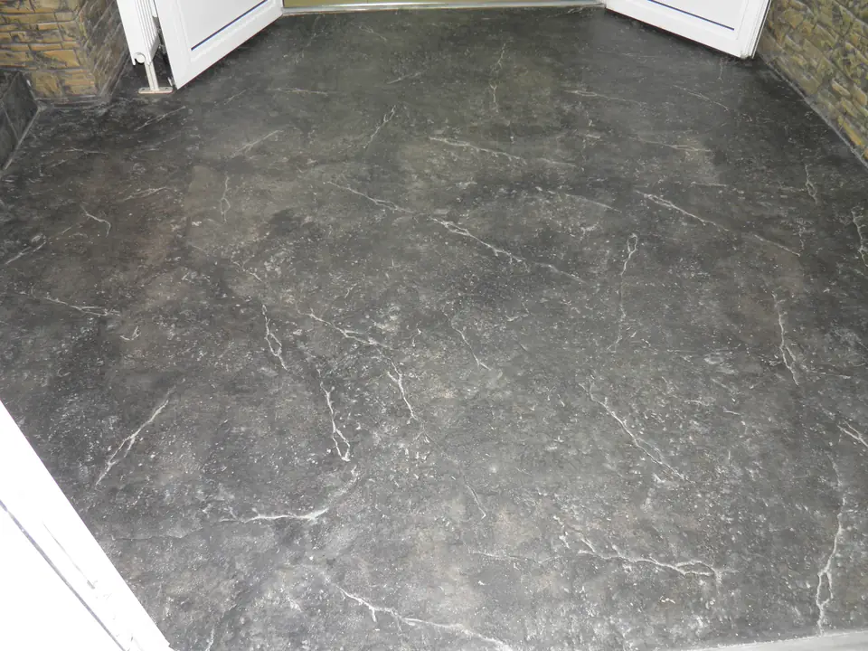 Floor in dark slate-grey stamped texture with a straight joint line
