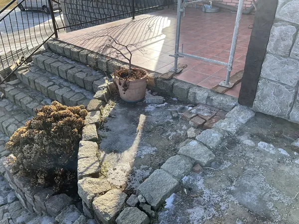 Februar 2026: Terrasse und Treppe während der Arbeiten