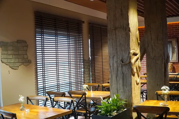 Octopus column by the window