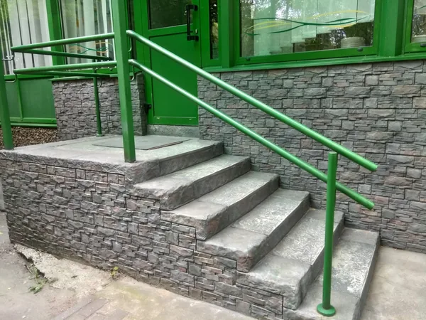 Massive stone-look treads with rough-split edges
