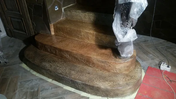 The rounded bottom steps after colouring and sealing