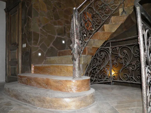 Rounded first steps in honey and grey stone tones
