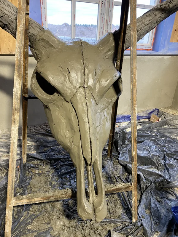 Skull: the first sculpting layer, cracks and bone texture
